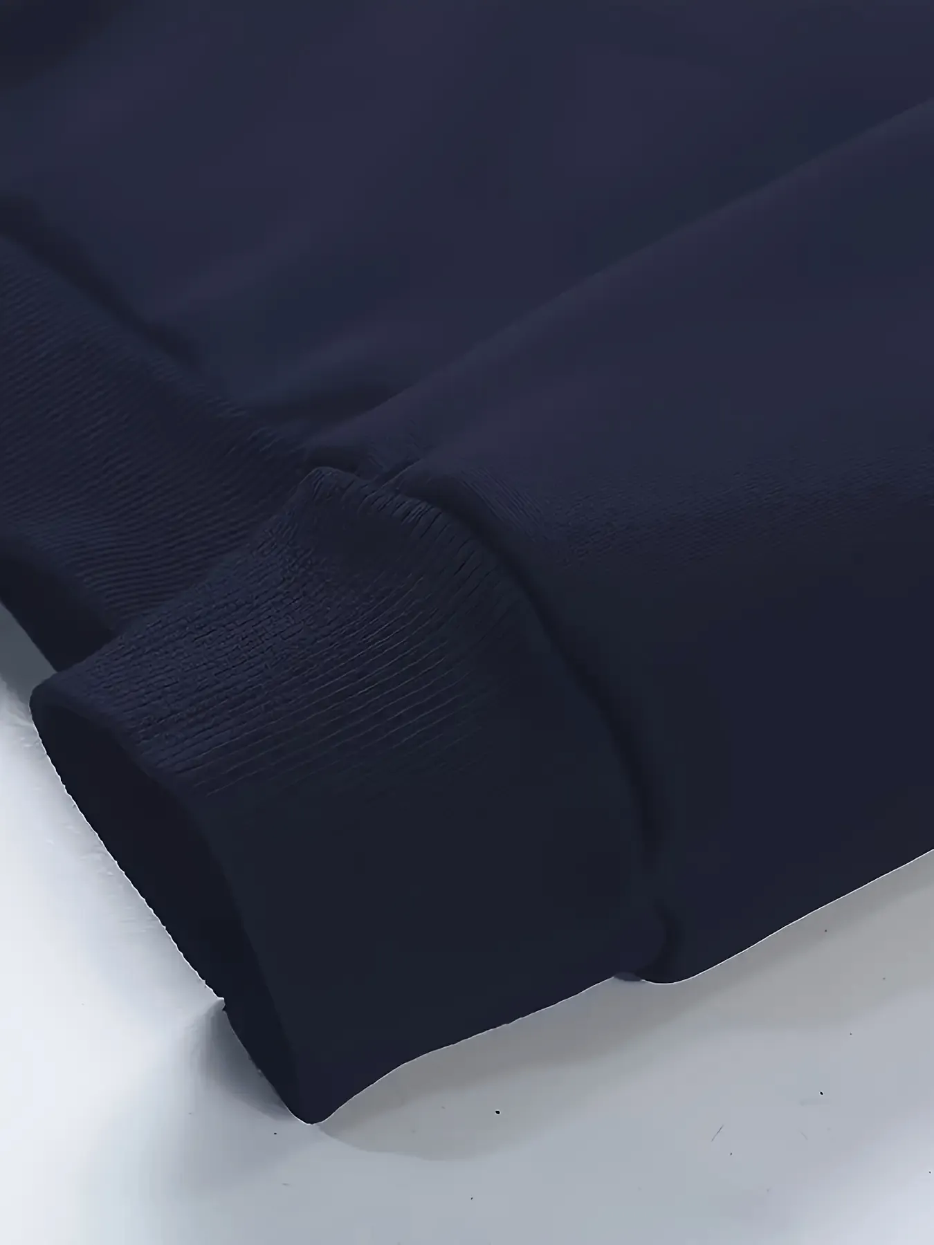 Sweat Homme en Polaire Épaisse à Col Rond – Motif Aile Blanche