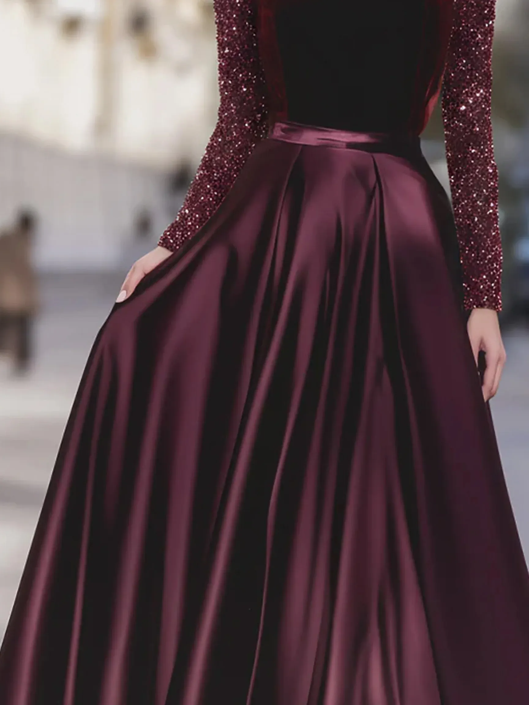 Robe de Soirée Longue Femme – Velours, Manches à Sequins et Jupe Satinée – Bordeaux - Image 3